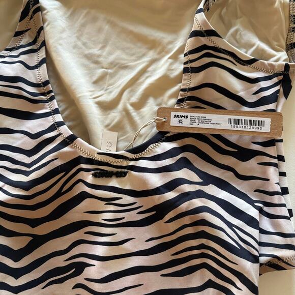 NWT Skims Scoop Neck One Piece Swim - Picture 3 of 3